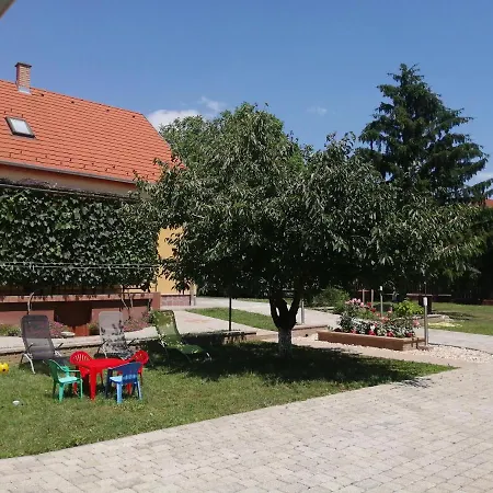 Erzsebet Apartman 巴拉通雷勒